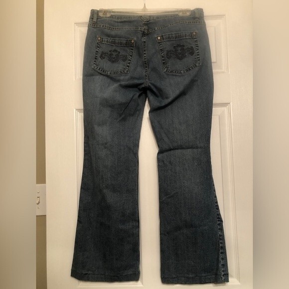 CAbi Size 10 Contemporary Fit Boot Cut Embroidered 895 Jeans - Picture 2 of 6